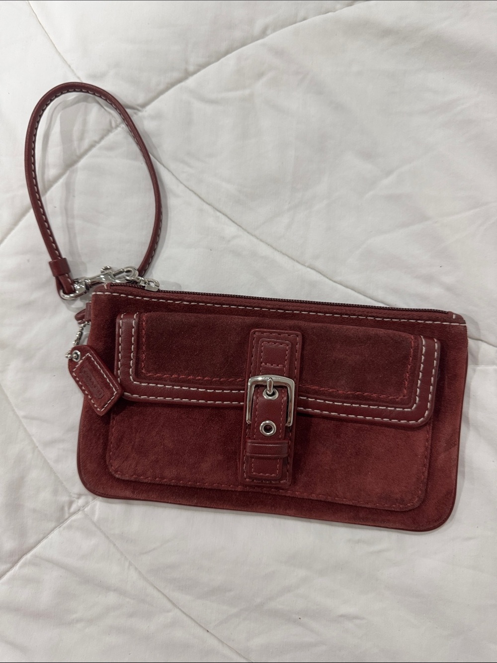 COACH NEW WITHOUT TAGS Women's Suede Wristlet Clutch - Burgundy
